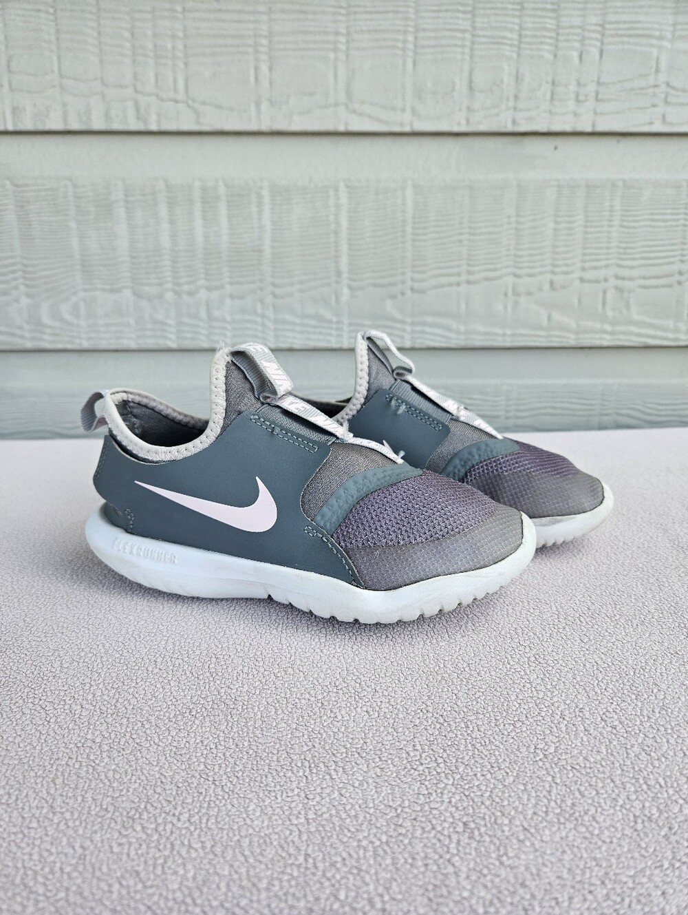 Nike Flex Runner PS Slip-On Sneaker SZ 13C Smoke Grey White Athletic AT4663-018